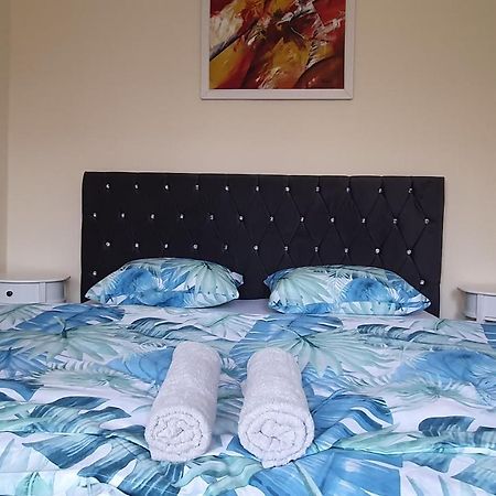 Appartement Apartament Estera à Oradea Extérieur photo