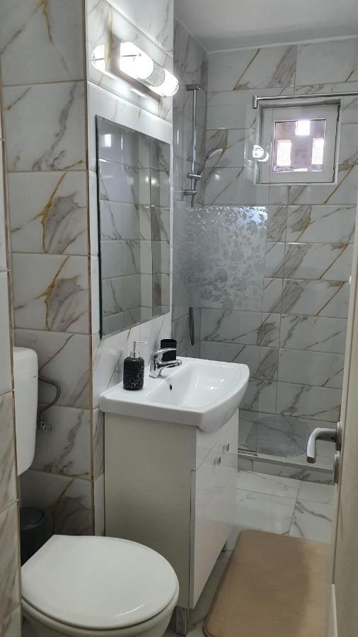 Appartement Apartament Estera à Oradea Extérieur photo